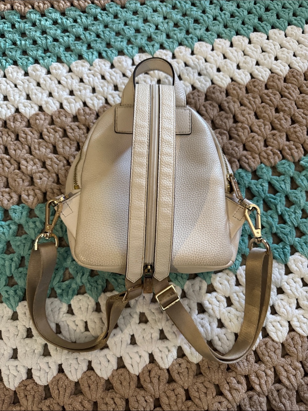 Michael Kors Erin Light Cream Pebbled Leather Mini Backpack Gold Hardwrar - Picture 2 of 9